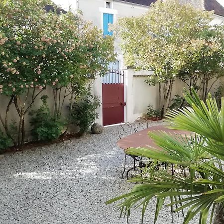 Chambres Et Table D'Hotes, Maisonnettes Individuelles Dans Propriete Privee Vézinnes Dış mekan fotoğraf