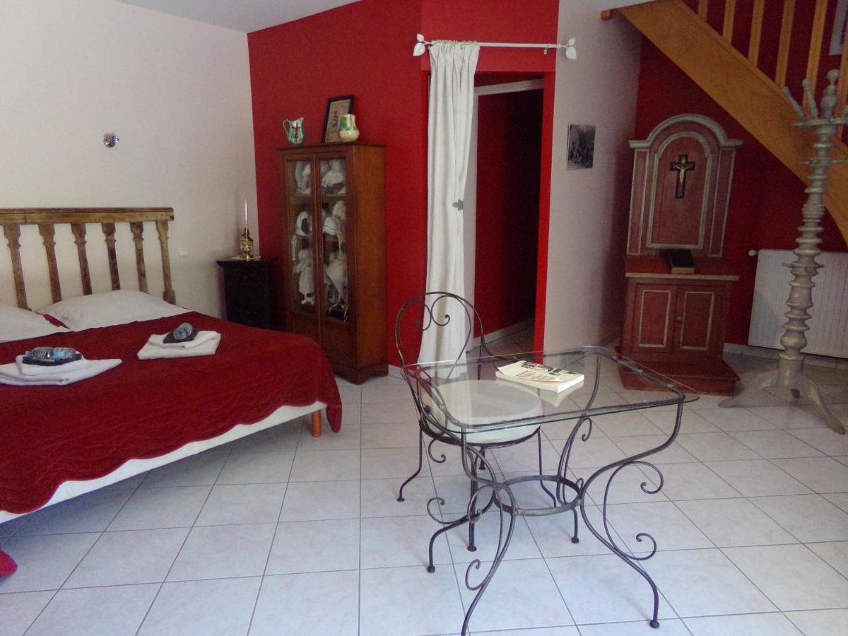 Chambres Et Table D'Hotes, Maisonnettes Individuelles Dans Propriete Privee Vézinnes Dış mekan fotoğraf