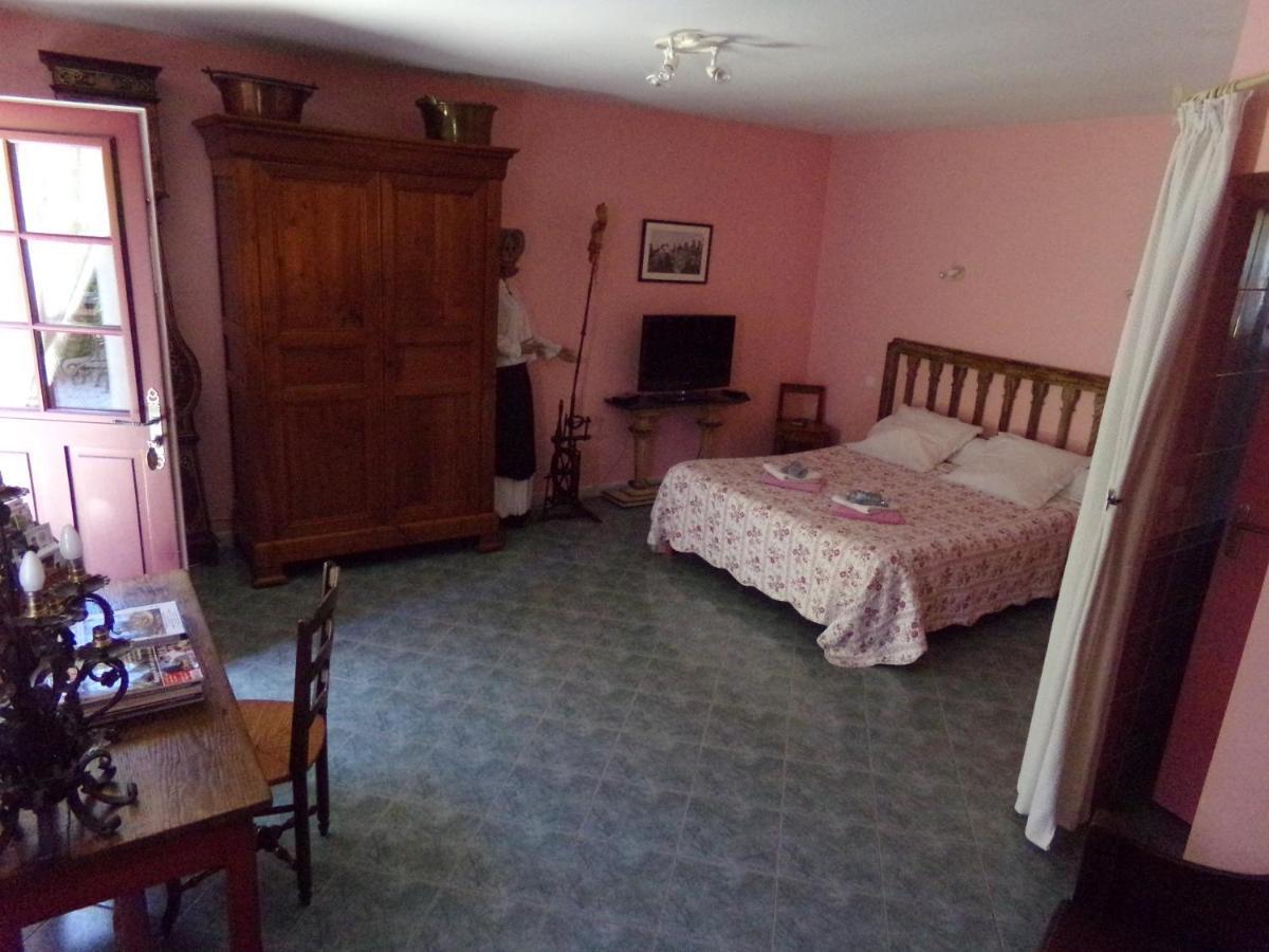 Chambres Et Table D'Hotes, Maisonnettes Individuelles Dans Propriete Privee Vézinnes Dış mekan fotoğraf