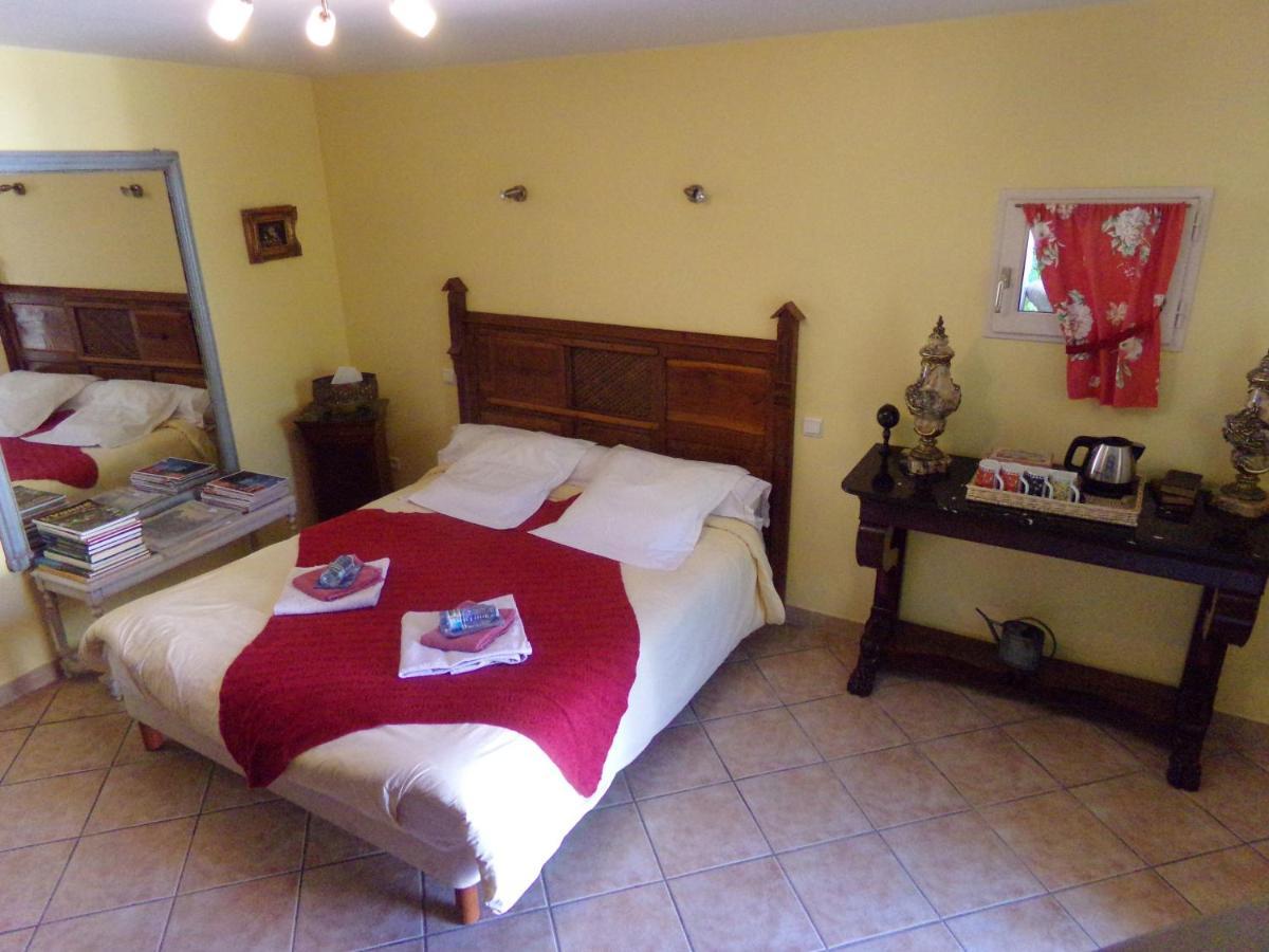 Chambres Et Table D'Hotes, Maisonnettes Individuelles Dans Propriete Privee Vézinnes Dış mekan fotoğraf