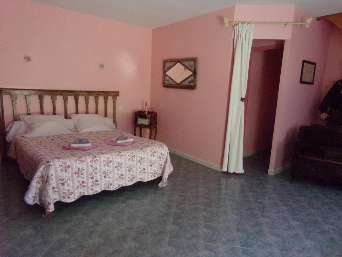 Chambres Et Table D'Hotes, Maisonnettes Individuelles Dans Propriete Privee Vézinnes Dış mekan fotoğraf