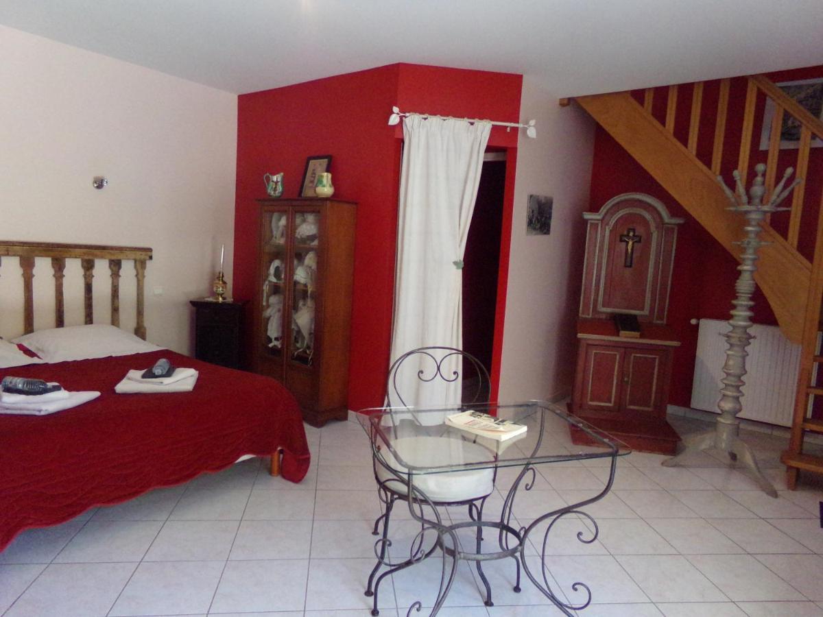 Chambres Et Table D'Hotes, Maisonnettes Individuelles Dans Propriete Privee Vézinnes Dış mekan fotoğraf