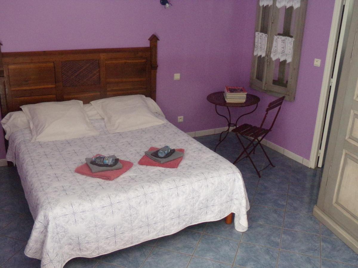 Chambres Et Table D'Hotes, Maisonnettes Individuelles Dans Propriete Privee Vézinnes Dış mekan fotoğraf
