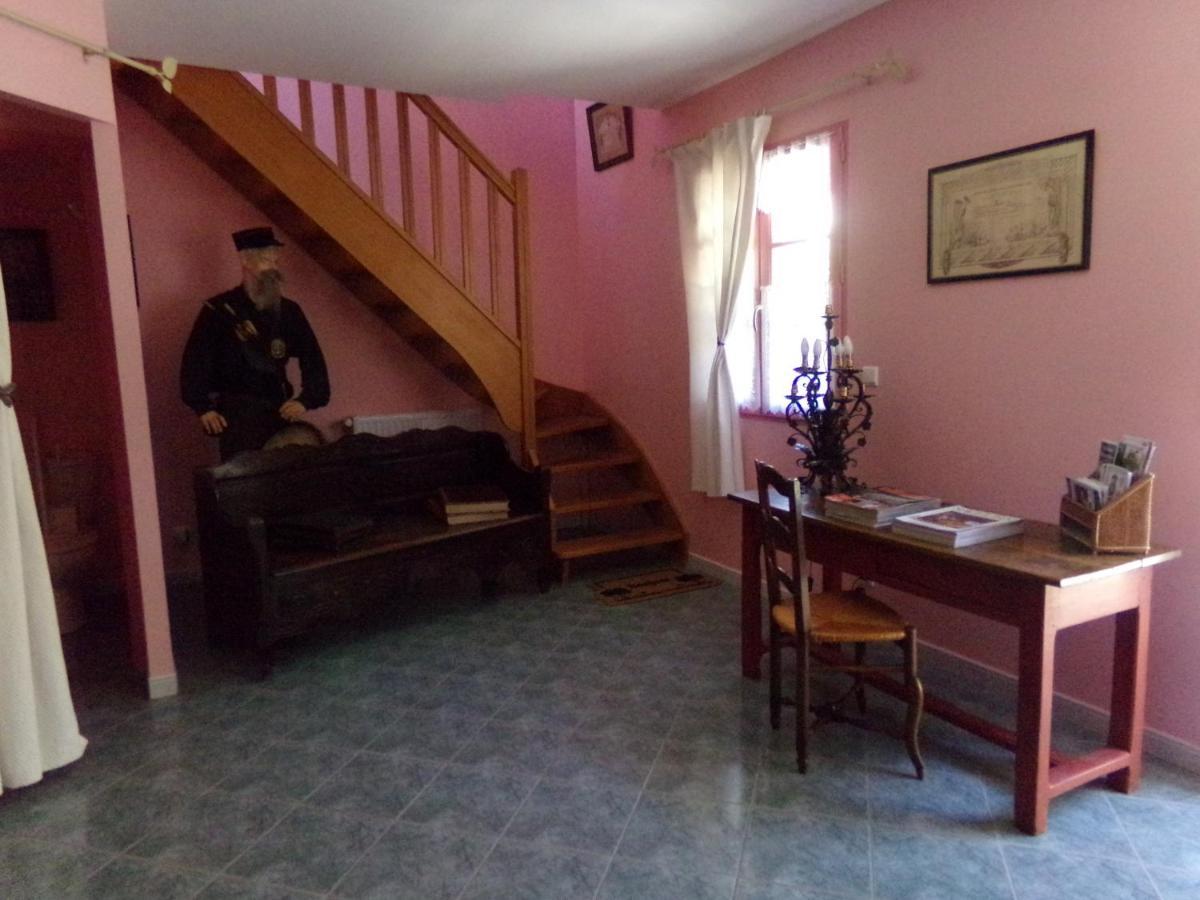 Chambres Et Table D'Hotes, Maisonnettes Individuelles Dans Propriete Privee Vézinnes Dış mekan fotoğraf