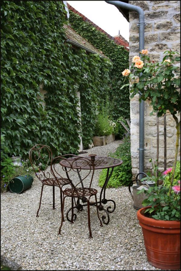 Chambres Et Table D'Hotes, Maisonnettes Individuelles Dans Propriete Privee Vézinnes Dış mekan fotoğraf