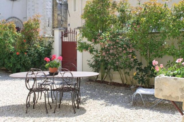 Chambres Et Table D'Hotes, Maisonnettes Individuelles Dans Propriete Privee Vézinnes Dış mekan fotoğraf
