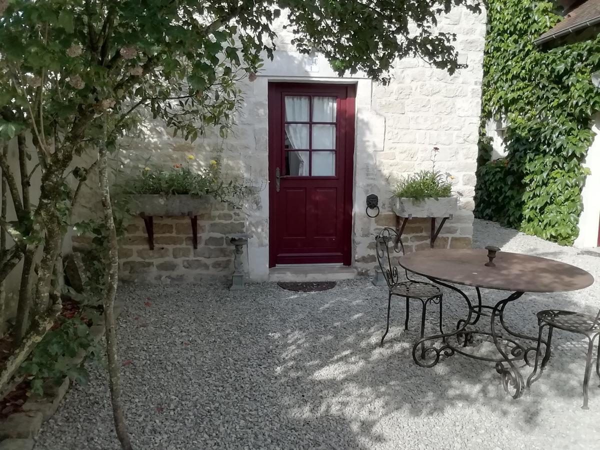 Chambres Et Table D'Hotes, Maisonnettes Individuelles Dans Propriete Privee Vézinnes Dış mekan fotoğraf