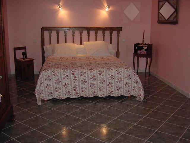 Chambres Et Table D'Hotes, Maisonnettes Individuelles Dans Propriete Privee Vézinnes Oda fotoğraf